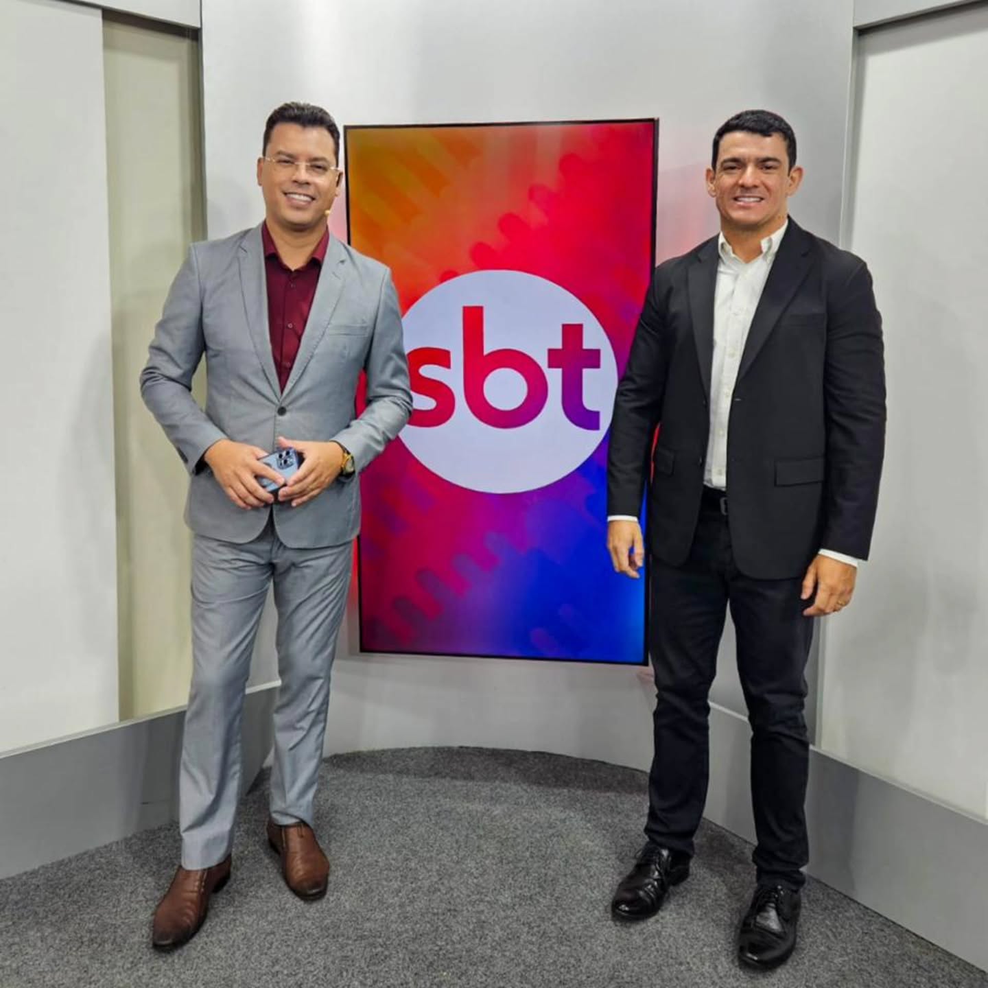 Sávio Mares no estúdio da TV Norte Tocantins, afiliada SBT
